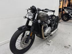 2017 Triumph BONNEVILLE BOBBER BLACK