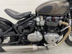 2017 Triumph BONNEVILLE BOBBER BLACK