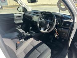 2023 Toyota Hilux SR