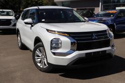 2025 Mitsubishi Outlander ES