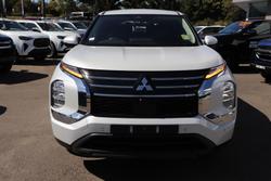 2025 Mitsubishi Outlander ES