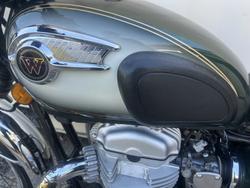 2011 KAWASAKI W800 ROAD GREEN