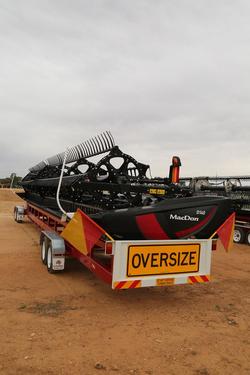 2015 New Holland
                Cr9.90 & Macdon D140 Rigid Draper Header 40Ft 