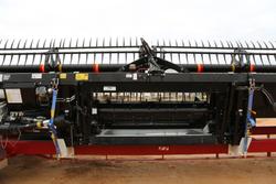 2015 New Holland Cr9.90 & Macdon D140 Rigid Draper Header 40Ft