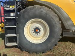 2015 New Holland Cr9.90 & Macdon D140 Rigid Draper Header 40Ft
