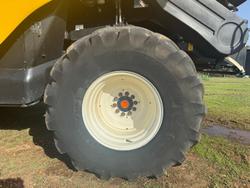 2015 New Holland Cr9.90 & Macdon D140 Rigid Draper Header 40Ft