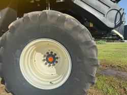 2015 New Holland Cr9.90 & Macdon D140 Rigid Draper Header 40Ft