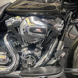 2016 HARLEY-DAVIDSON STREET GLIDE SPECIAL Gold