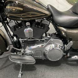 2016 HARLEY-DAVIDSON STREET GLIDE SPECIAL Gold