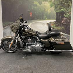 2016 HARLEY-DAVIDSON STREET GLIDE SPECIAL Gold