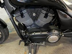 2016 VICTORY HAMMER 8-BALL Solid Black INT