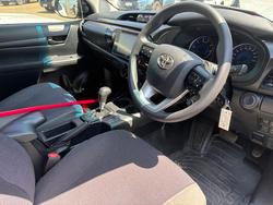 2020 Toyota Hilux HILUX 4X4 2.8L DSL D/C/C 6AT SR 1Y46310 004