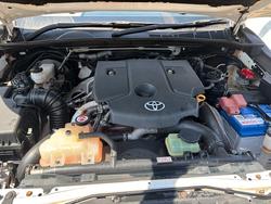 2020 Toyota Hilux HILUX 4X4 2.8L DSL D/C/C 6AT SR 1Y46310 004 Glacier White