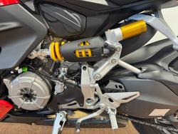 2024 Ducati STREETFIGHTER V2 RED