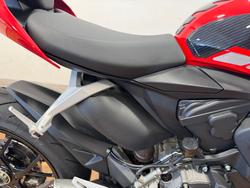 2024 Ducati STREETFIGHTER V2 RED