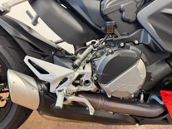 2024 Ducati STREETFIGHTER V2 RED