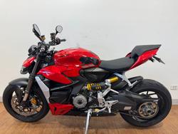 2024 Ducati STREETFIGHTER V2 RED