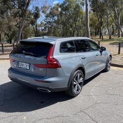 2021 Volvo V60 Cross Country B5