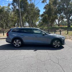 2021 Volvo V60 Cross Country B5