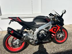 2016 Aprilia RSV4 RR Black