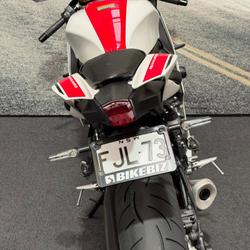 2021 Yamaha YZF-R7LA Blue / White