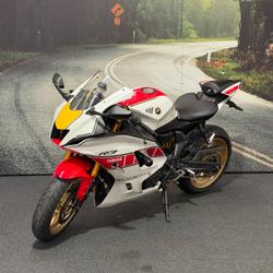 2021 Yamaha YZF-R7LA Blue / White