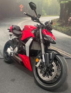 2022 DUCATI STREETFIGHTER V2 Red