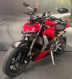 2022 DUCATI STREETFIGHTER V2 Red