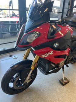 2016 BMW Motorrad S 1000 XR RED