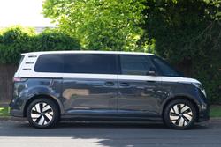 2025 Volkswagen ID. Buzz Pro BEV560