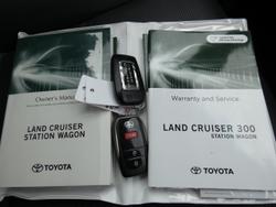 2022 Toyota Landcruiser LC300 VX (4x4)