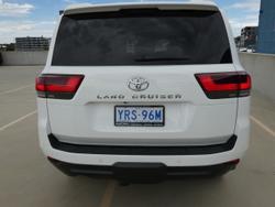 2022 Toyota Landcruiser LC300 VX (4x4)