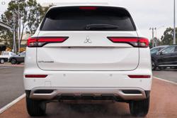 2025 Mitsubishi Outlander LS
