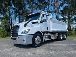 2024 Freightliner Cascadia 116 Tipper White
