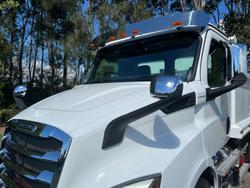 2024 Freightliner Cascadia 116 Tipper White