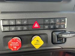 2024 Freightliner Cascadia 116 Tipper White