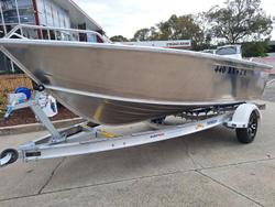 2025 QUINTREX 440 Busta