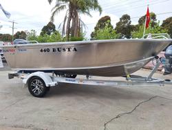 2025 QUINTREX 440 Busta