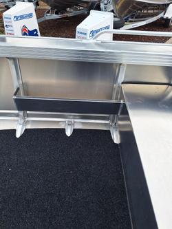 2025 QUINTREX 440 Busta