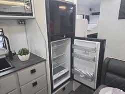 2025 JB Caravans Dirt Road Extreme 20'8 Family (2 X Bunk)