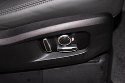 2025 Land Rover Defender 130 D350 X-Dynamic SE