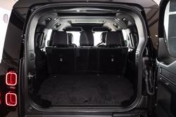 2025 Land Rover Defender 130 D350 X-Dynamic SE