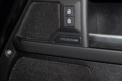 2025 Land Rover Defender 130 D350 X-Dynamic SE