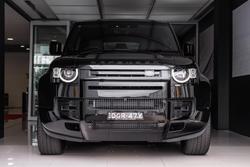 2025 Land Rover Defender 130 D350 X-Dynamic SE