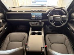 2025 Land Rover Defender 130 D350 X-Dynamic SE