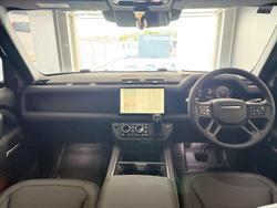 2025 Land Rover Defender 130 P400 X-Dynamic SE