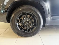 2025 Land Rover Defender 130 P400 X-Dynamic SE