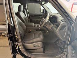 2025 Land Rover Defender 130 P400 X-Dynamic SE