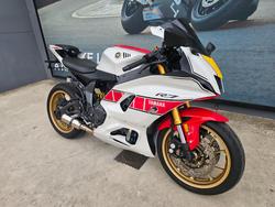 2022 Yamaha YZF-R7LA White