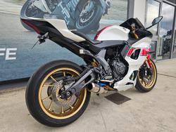 2022 Yamaha YZF-R7LA White